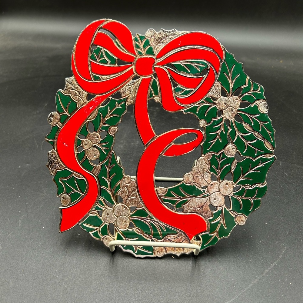Wm Rogers Christmas wreath trivet, holiday table, Christmas